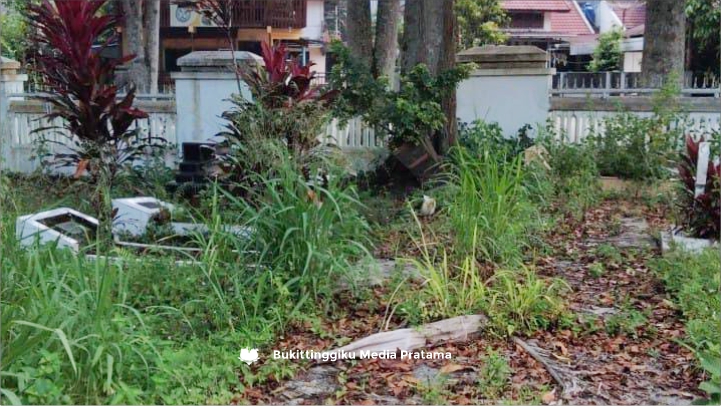 Taman Makam Pahlawan Kusuma Bhakti Bukittinggi Terpantau Tidak Terawat