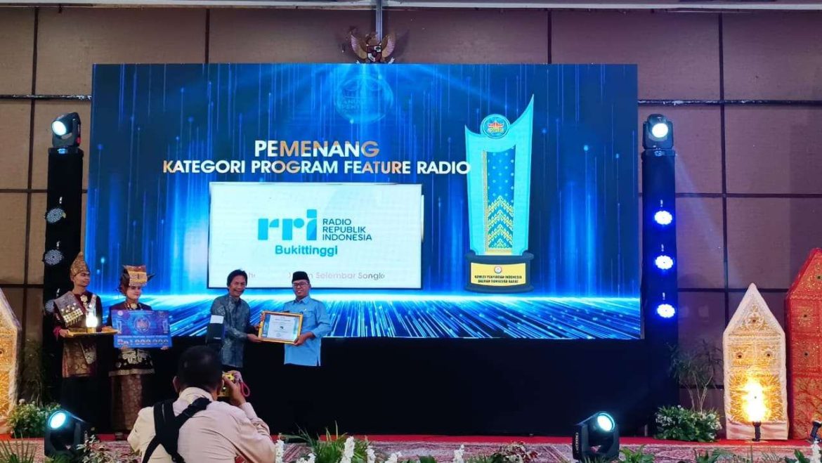 RRI Bukittinggi Raih Dua Penghargaan Anugerah KPID Sumbar 2024