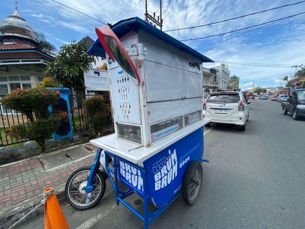 Menggiurkan, Omset Kopi Keliling di Bukittinggi Mencapai 4 Juta Sehari