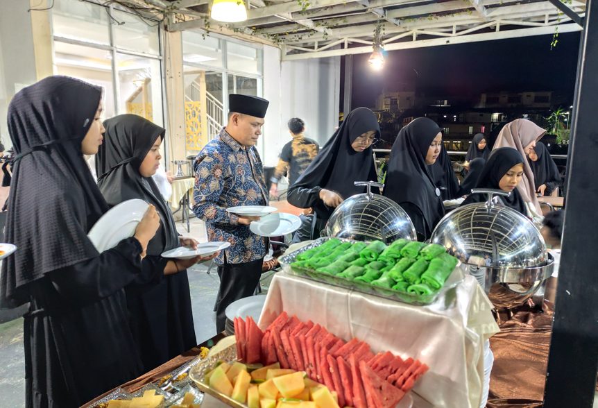 Hotel Mersi Bukittinggi Gelar Buka Bersama Santri Surau Tahfizh Firdaus