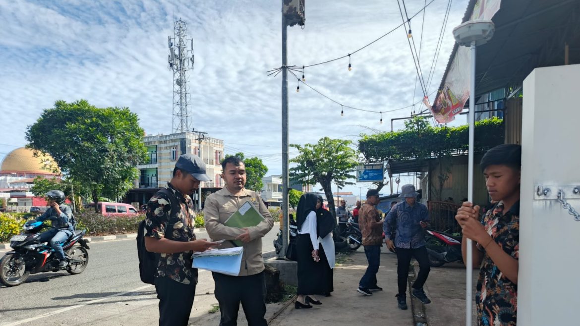 Petugas Ukur Kantah Bukittinggi Laksanakan Pengukuran dan Tunjuk Batas Konsolidasi Tanah di By-Pass, Kelurahan Aur Kuning
