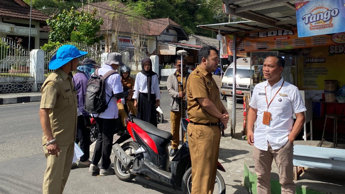 Perkuat Pengelolaan Aset Daerah, Kepala Kantor Pertanahan dan Dinas Terkait Tinjau Langsung Pengukuran Lapangan di Bukit Apit Puhun