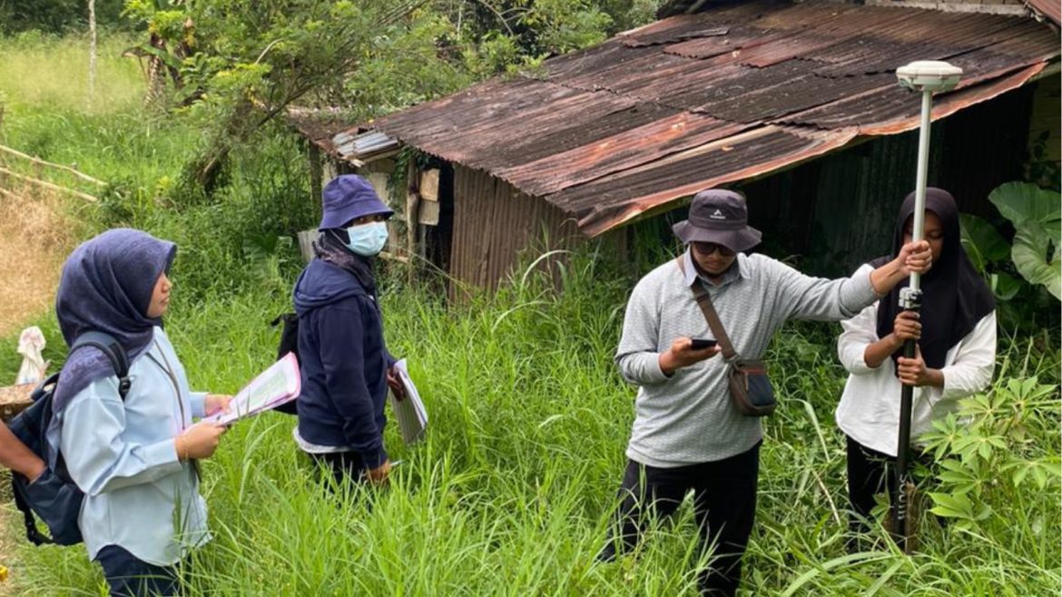 Pastikan Keakuratan Data Fisik, Satgas PTSL Tinjau Lokasi di Bukit Apit