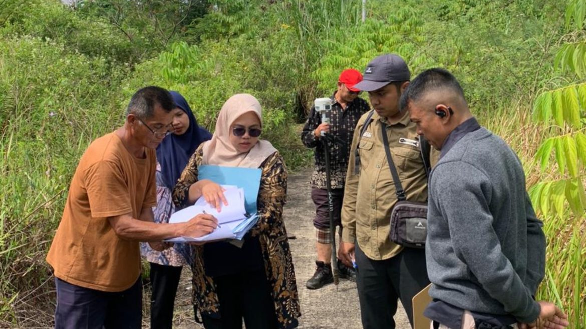 Verifikasi Lapangan, Panitia Kantah Bukittinggi Lakukan Pemeriksaan Tanah