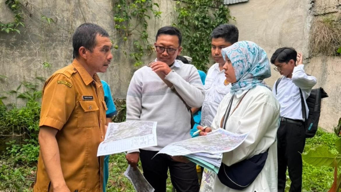 Panitia Ajudikasi Laksanakan Pemeriksaan Berkas Permohonan PTSL untuk Masyarakat